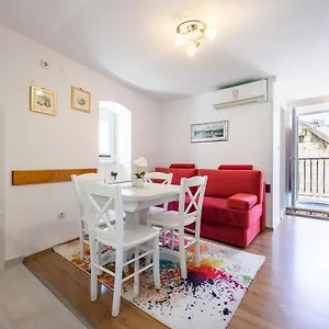 Karoca Apartment