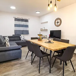 Nova Apartment