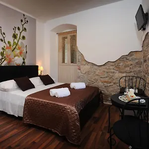 & Lasta Apartment