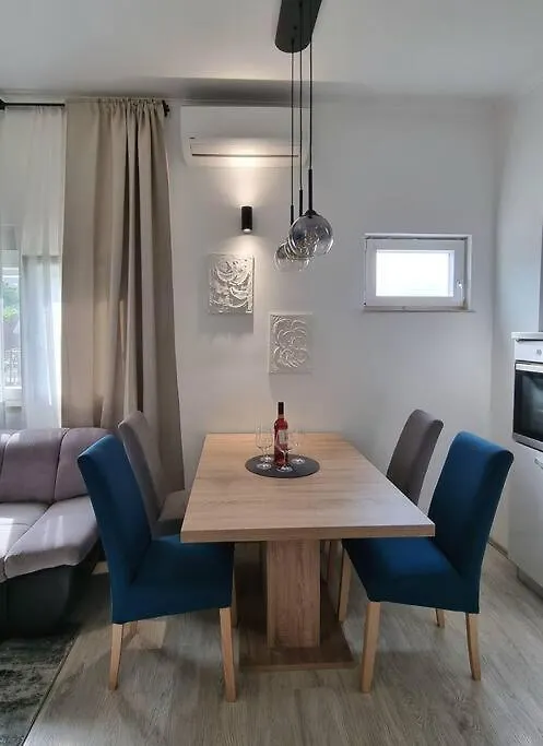 Adora Apartment Split