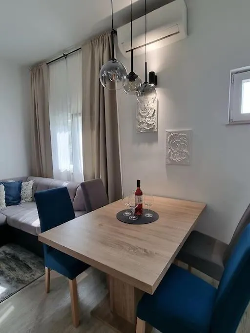 Adora Apartment Split